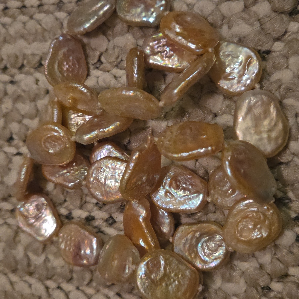 Genuine Freshwater Keshi pearl necklace (EUC)